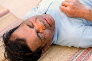 convulsion-hombre-mayor-768x512