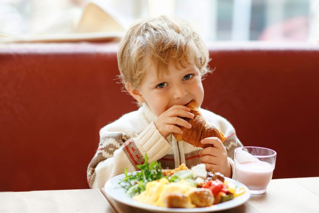 bigstock-niño-nutrición-veganismo-alimentos-1024x683