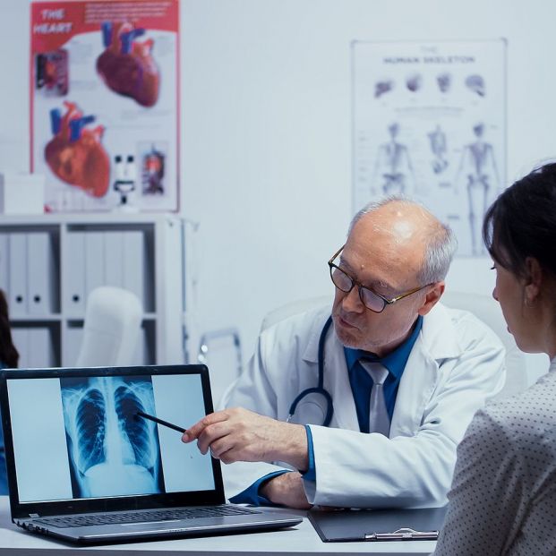 bigstock-patient-having-clean-lungs-at-381288854_1_621x621