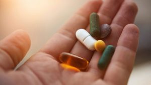 los-peligros-de-automedicarse-768x432