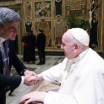 El senador Yedlin expuso sobre salud pública en Ciudad del Vaticano