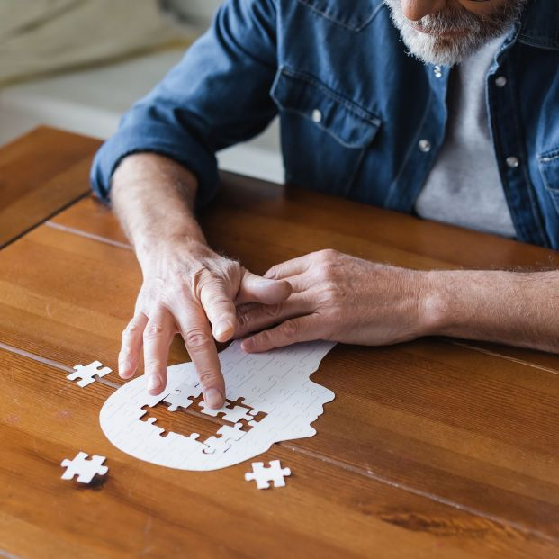 bigstock-cropped-view-of-elderly-man-wi-424577303_1_621x621
