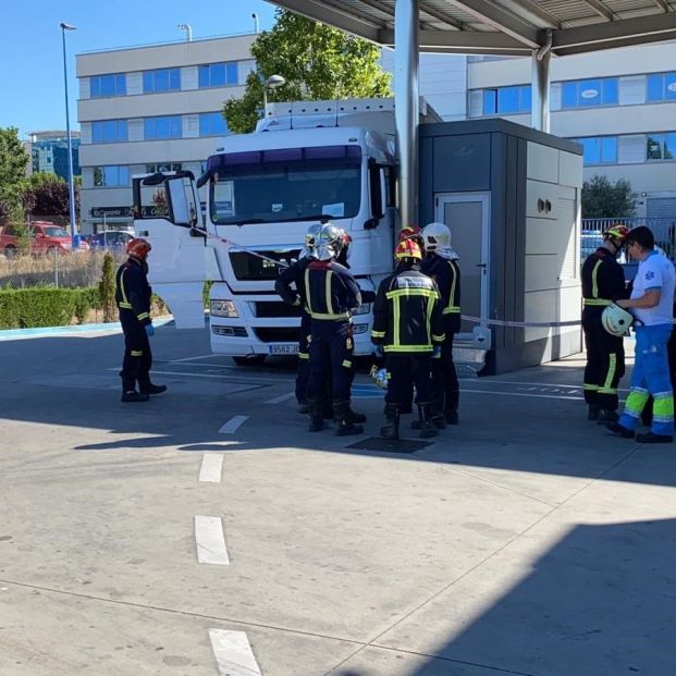 europapress-3202217-muere-conductor-aplastado-camion-centro-itv-rivas_1_621x621