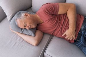 Las 7 principales causas por las que nos puede doler el estómago: cuándo preocuparse