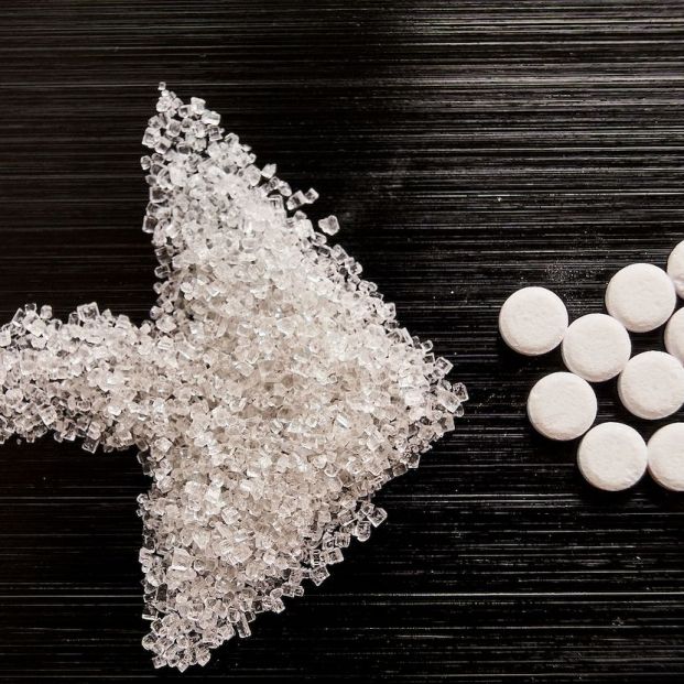 bigstock-sweetener-tablets-lying-with-s-348307399_1_621x621