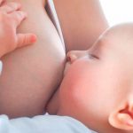 Cuando un bebé llora la leche materna se libera