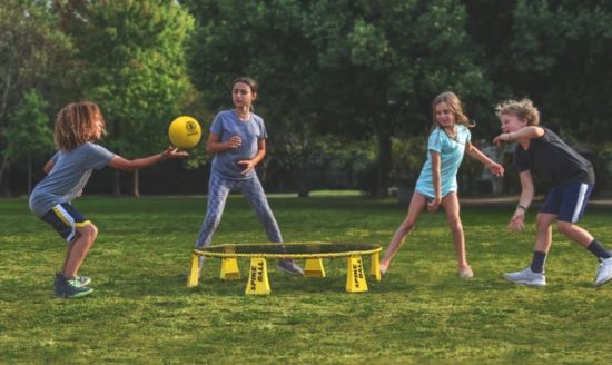 spikeball-ESlJNsYwIwM-unsplash-550x328