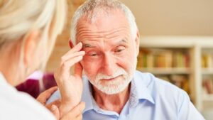 cinco-sintomas-que-indican-demencia-1882158