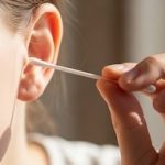 Desaconsejan usar hisopos para limpiar los oídos