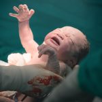 Estudiaron si la inyección epidural en el parto puede causar daño neurológico en los bebés
