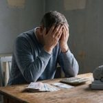 El estrés financiero crónico debilita la salud