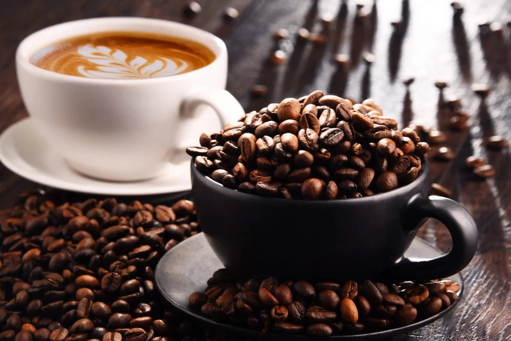 taza-cafe-granos